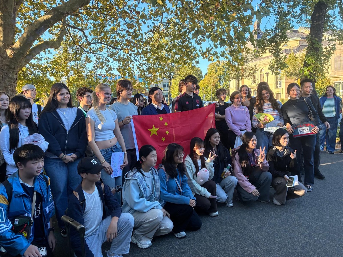 Chinesische und deutsche Schülerinnen und Schüler beim Gegenbesuch in Wuppertal